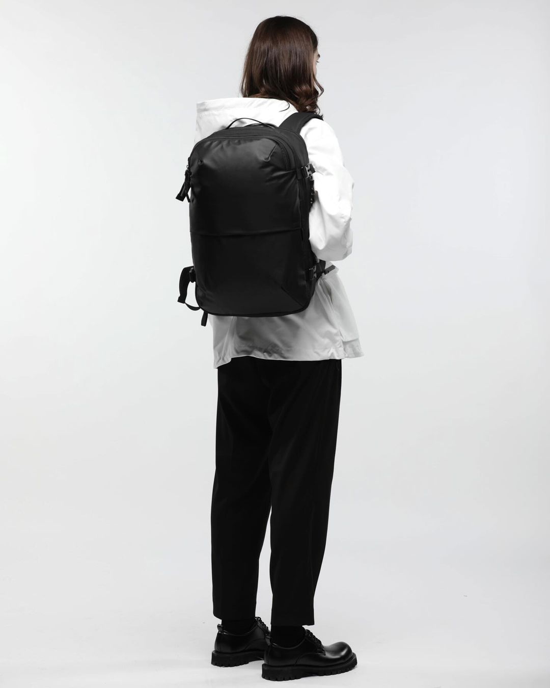 Discoverer Vacuum Compression Travel Backpack 60L - Nomad