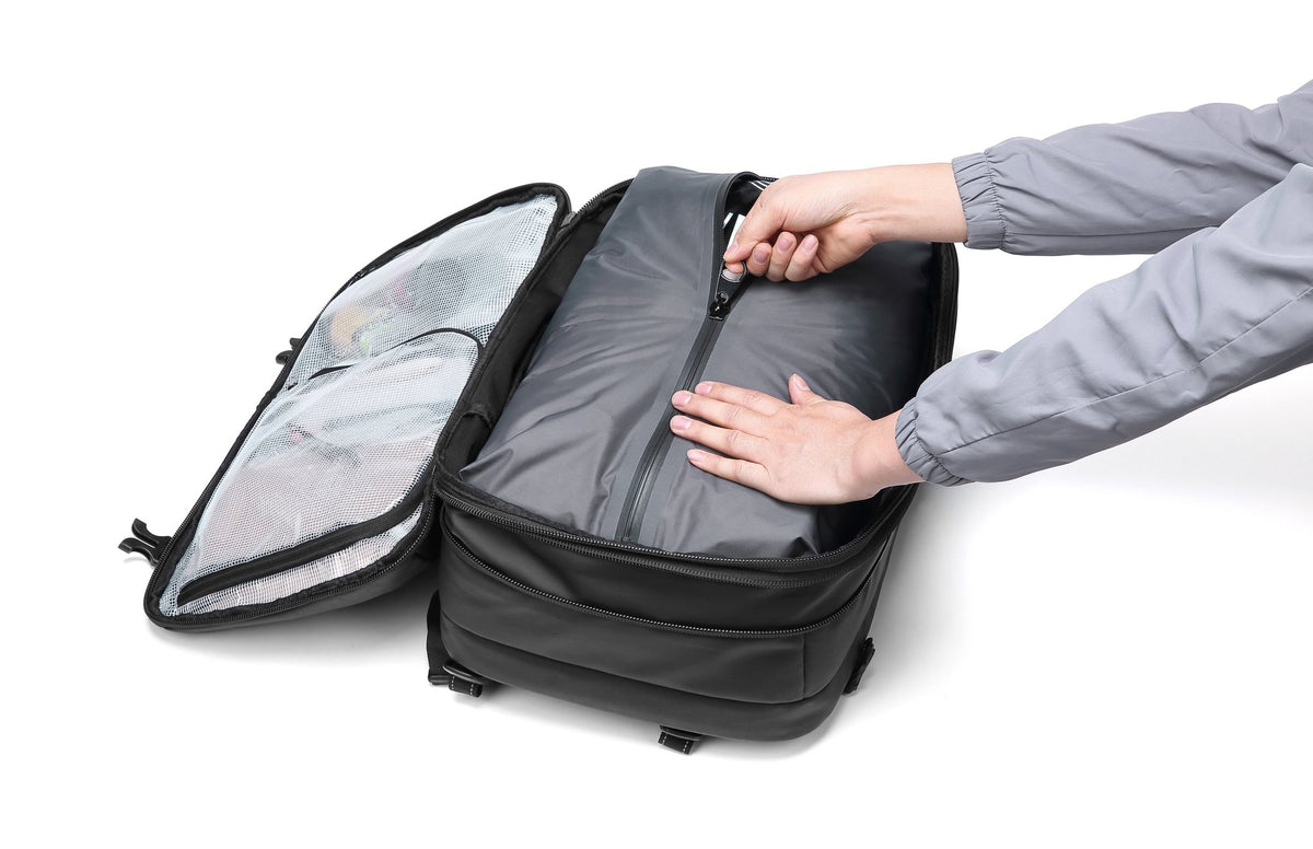 Discoverer Vacuum Compression Travel Backpack 60L - Nomadity Backpacks